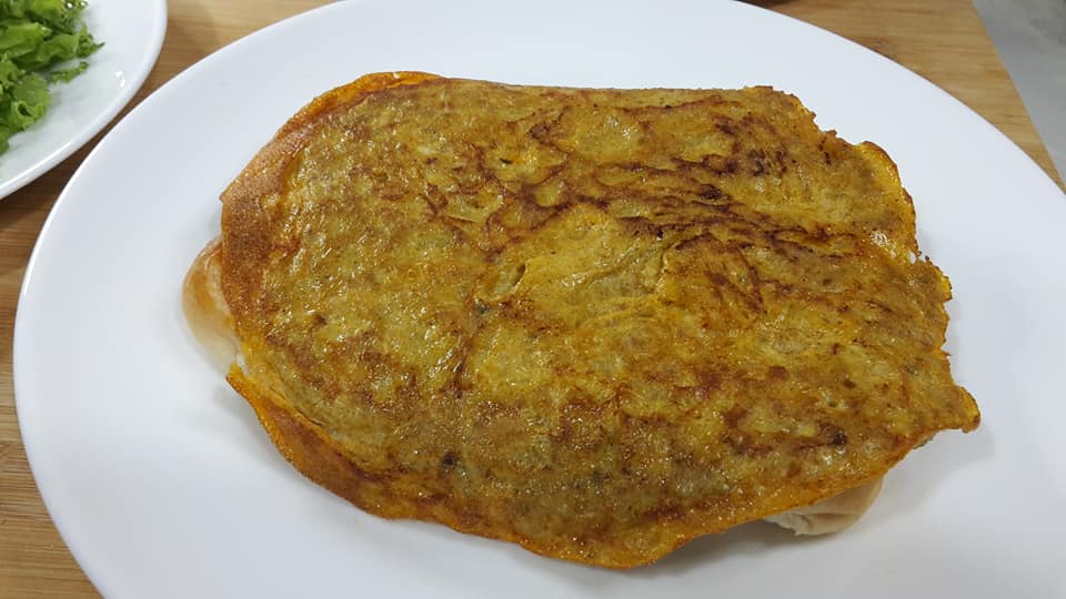 Resepi Roti John Cheese Meleleh, Sedap Sampai Menjilat 