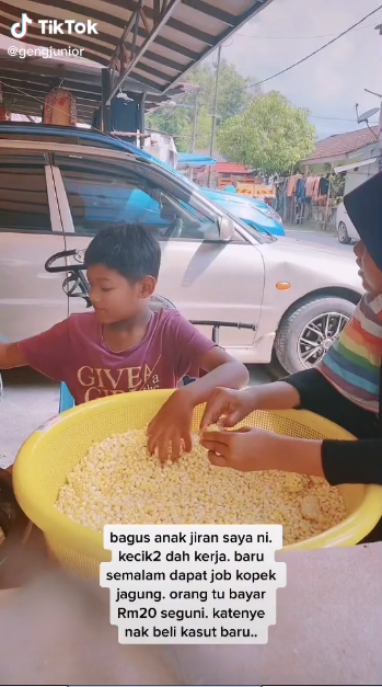 kerja kupas jagung