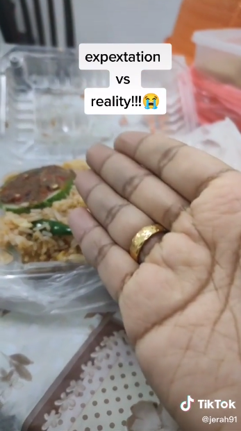 NASI GORENG YANG DIBELI TAK SAMA