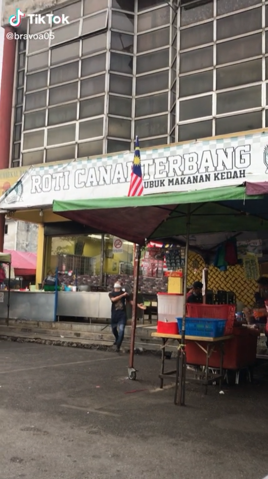 ROTI CANAI TERBANG