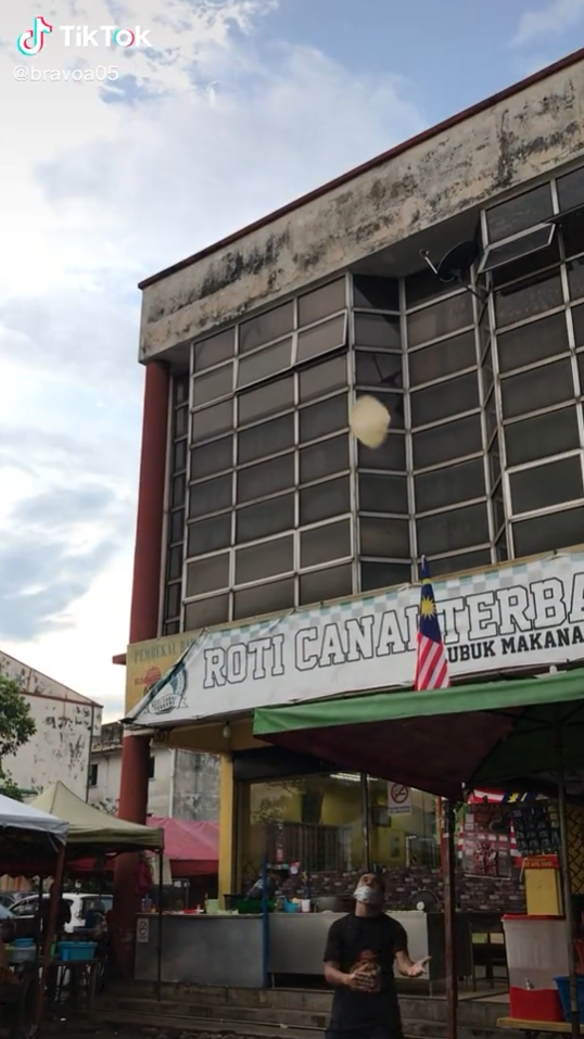 ROTI CANAI TERBANG