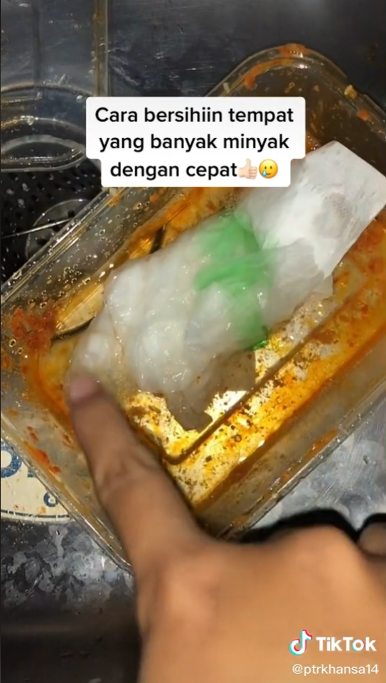 Bersihkan Kesan Minyak Degil Di Bekas Plastik