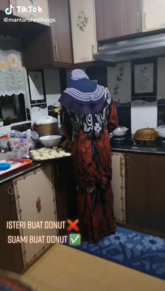 buat donat di dapur