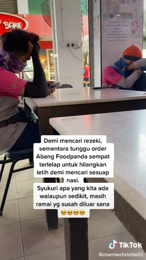 tunggu order sampai tertidur