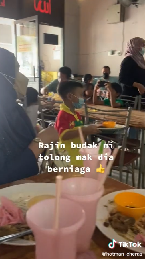 di kedai makan