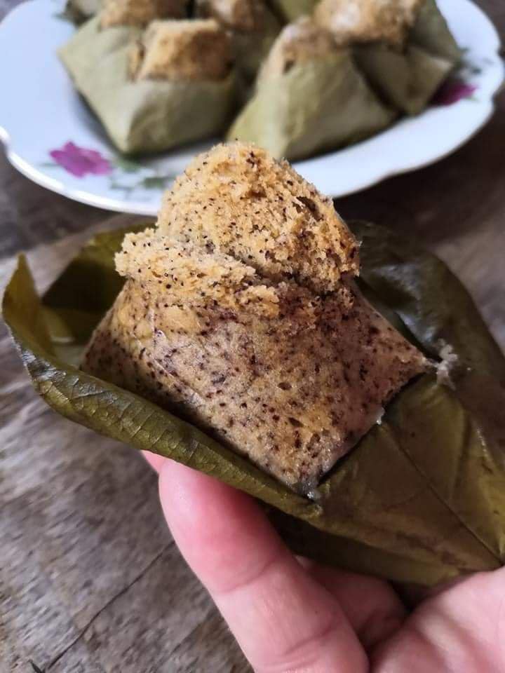 APAM PISANG DAUN RAMBAI