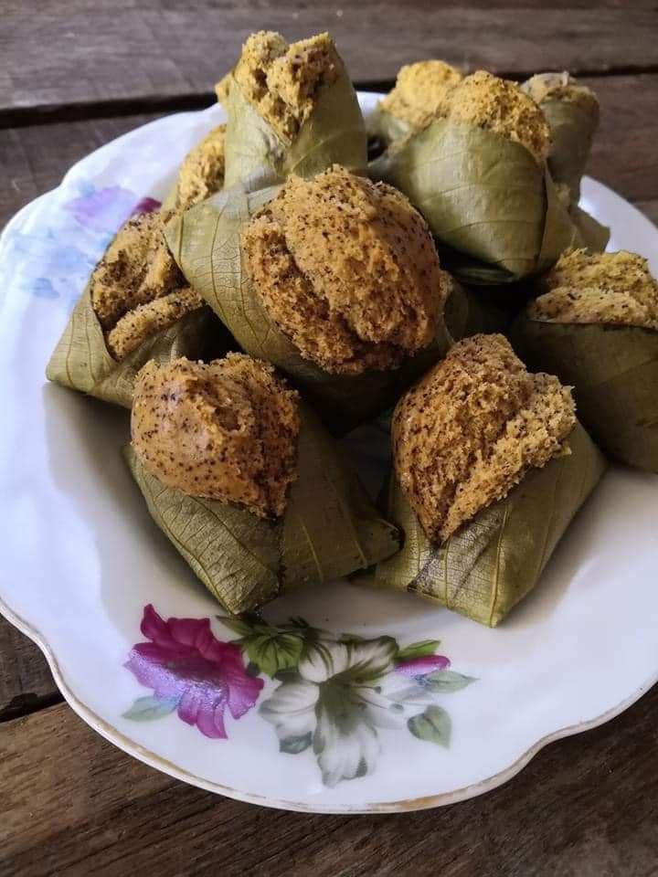 APAM PISANG DAUN RAMBAI