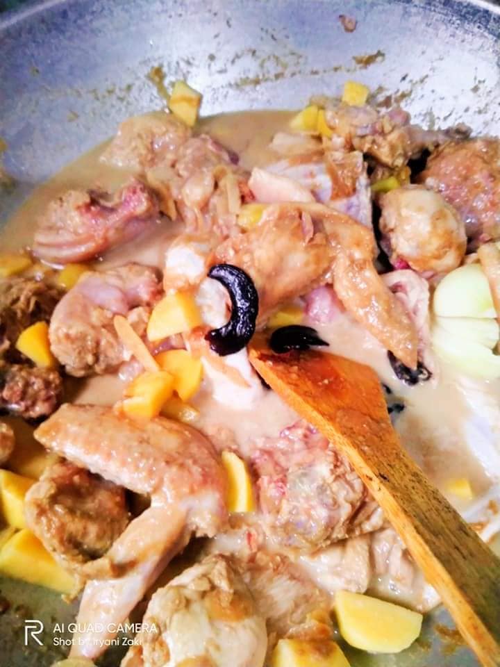 AYAM MASAK KURMA KELANTAN