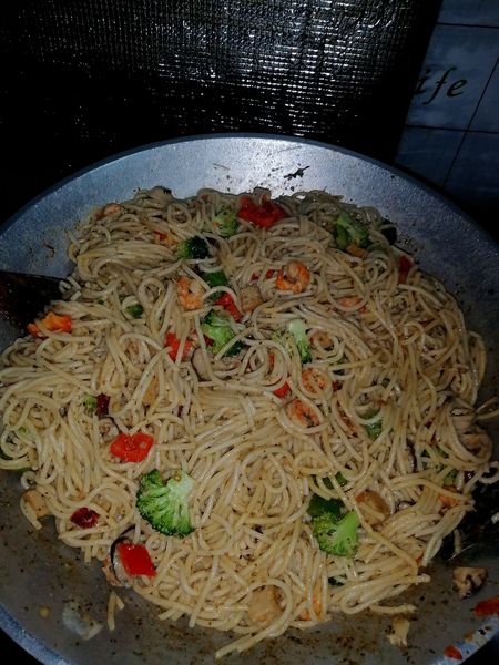 spaghetti aglio olio with cheese