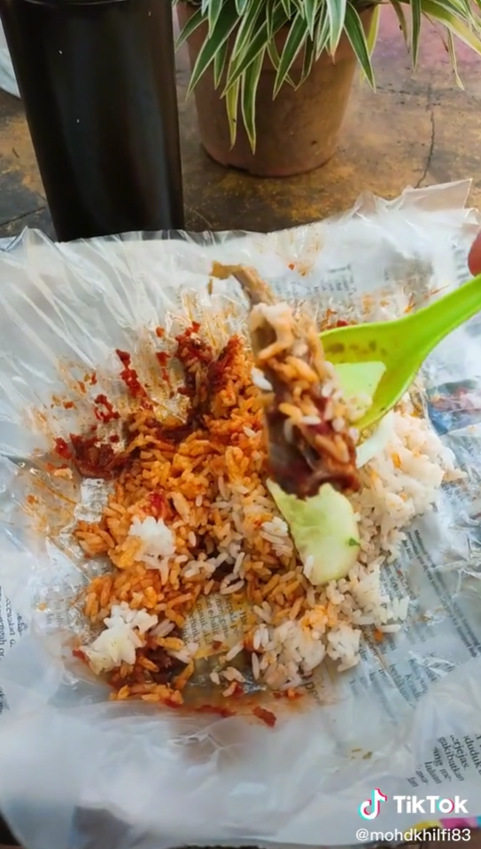 beli nasi lemak tapi 