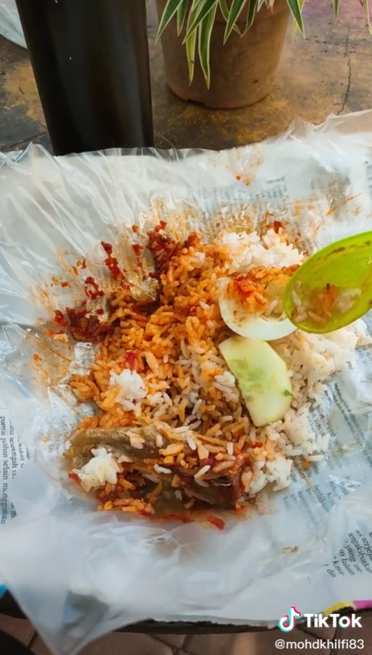 beli nasi lemak tapi 