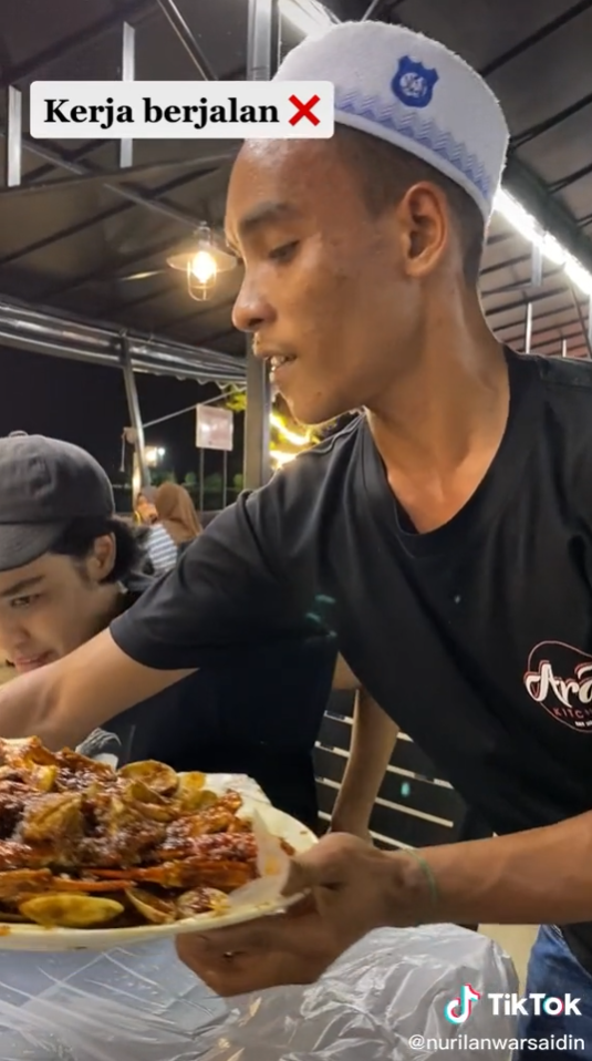 pekerja kedai makan