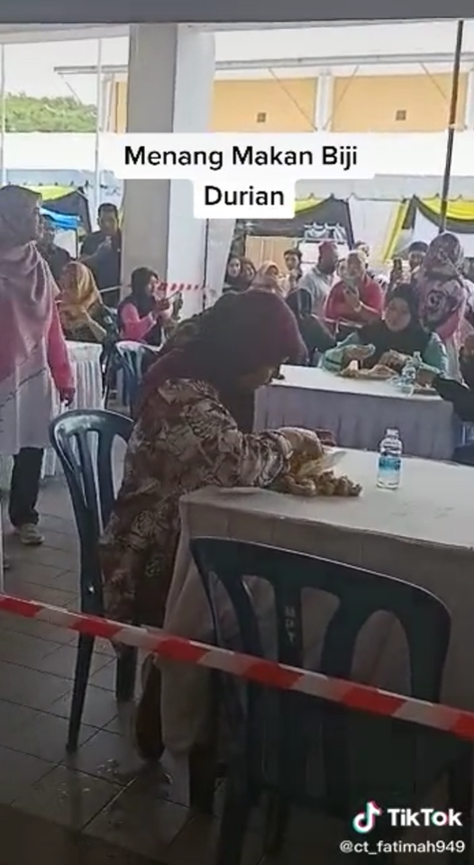 Pertandingan Makan Durian