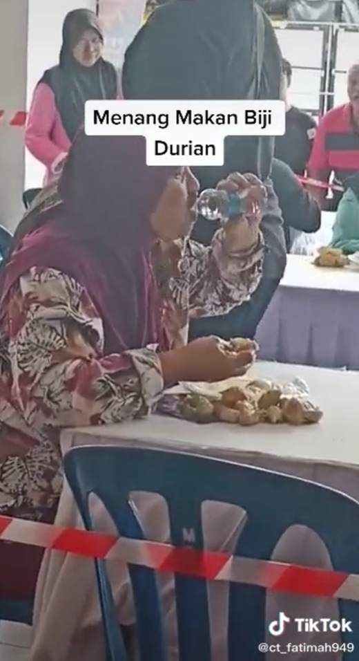 Pertandingan Makan Durian