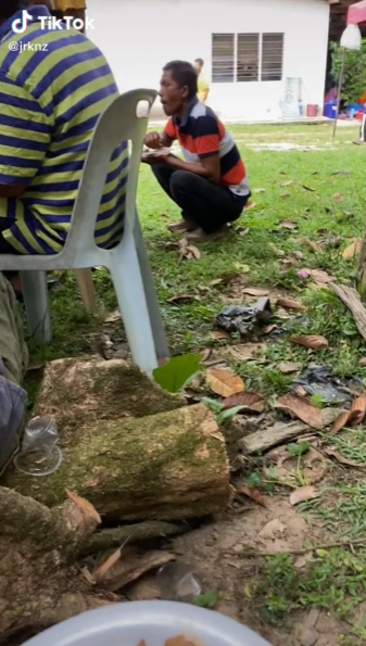 Tak Cukup Kerusi Di Majlis Kenduri