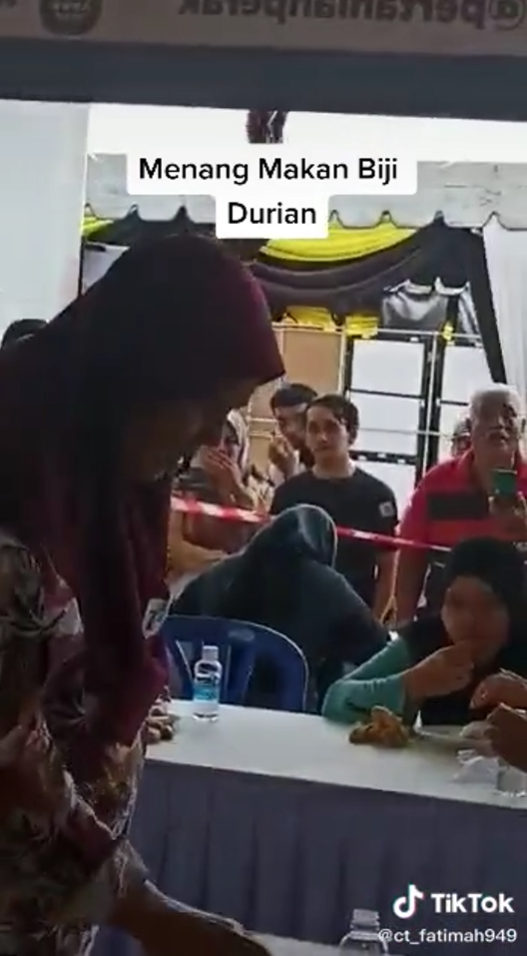 Pertandingan Makan Durian