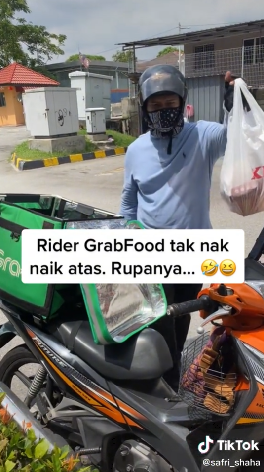 Rider Tak Mahu Naik Tangga