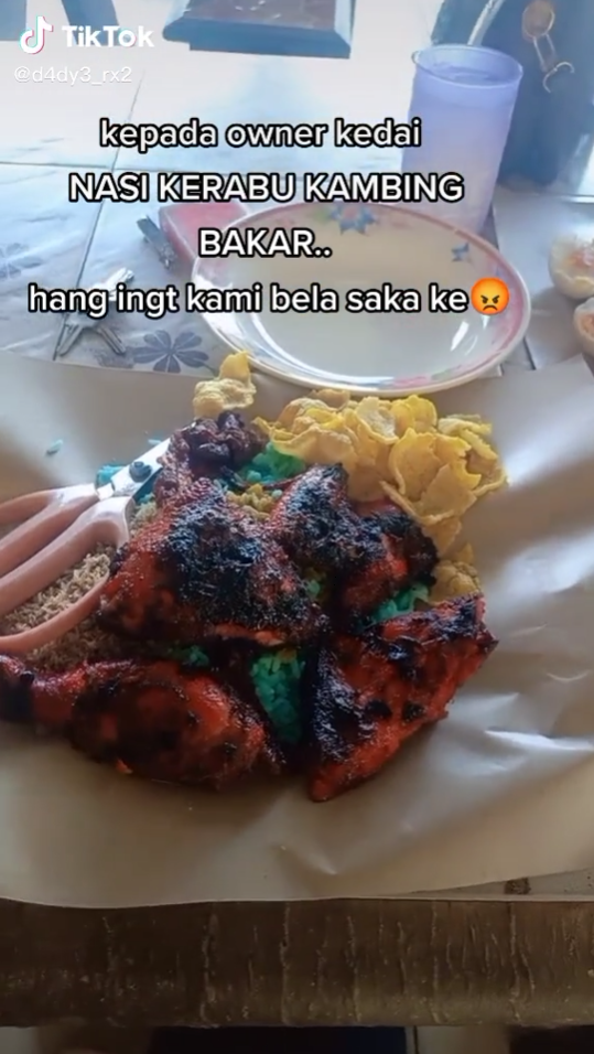 Makan Nasi Kerabu Ayam Bakar