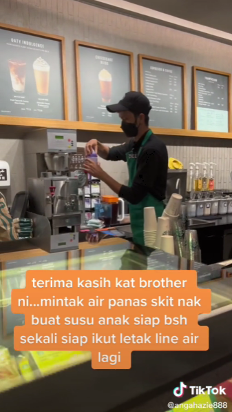 Pekerja Starbuck Bantu Ibu