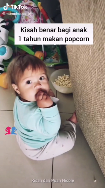 Anak Kecil Makan Popcorn