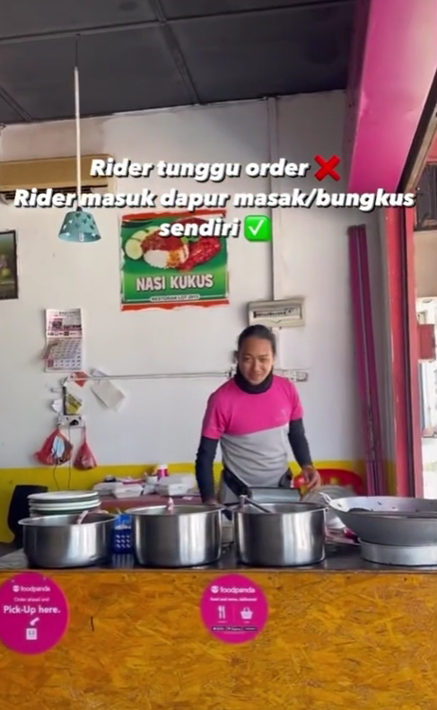 rider Foodpanda tolong bungkus makanan