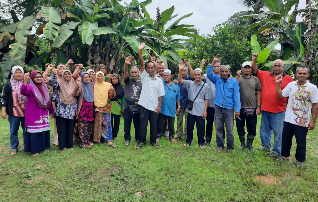 penoreh gadai emas beli makanan