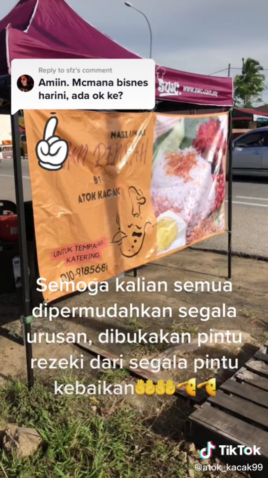 Jual Nasi Lemak Tepi Jalan