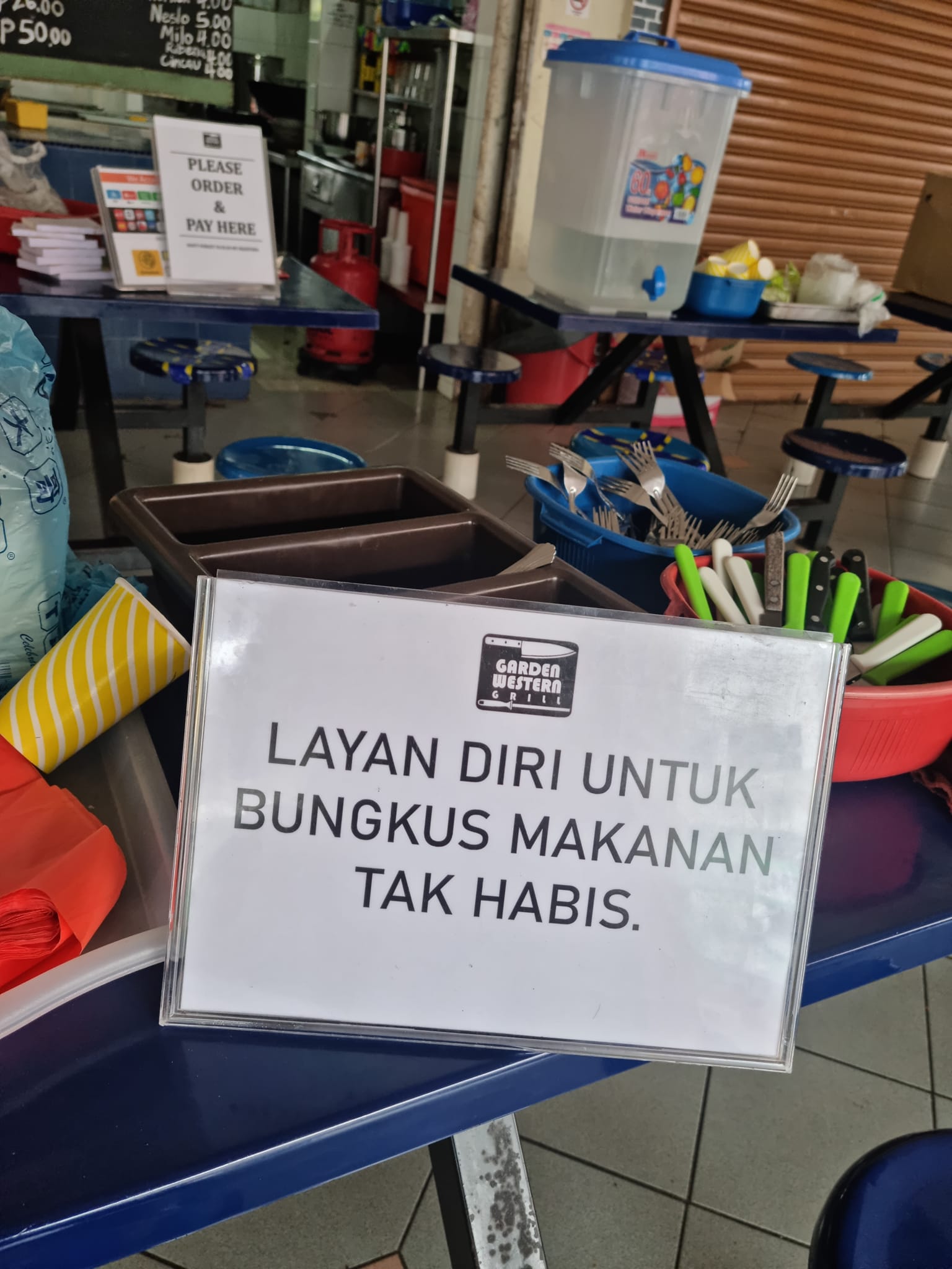 layan diri bungkus makanan