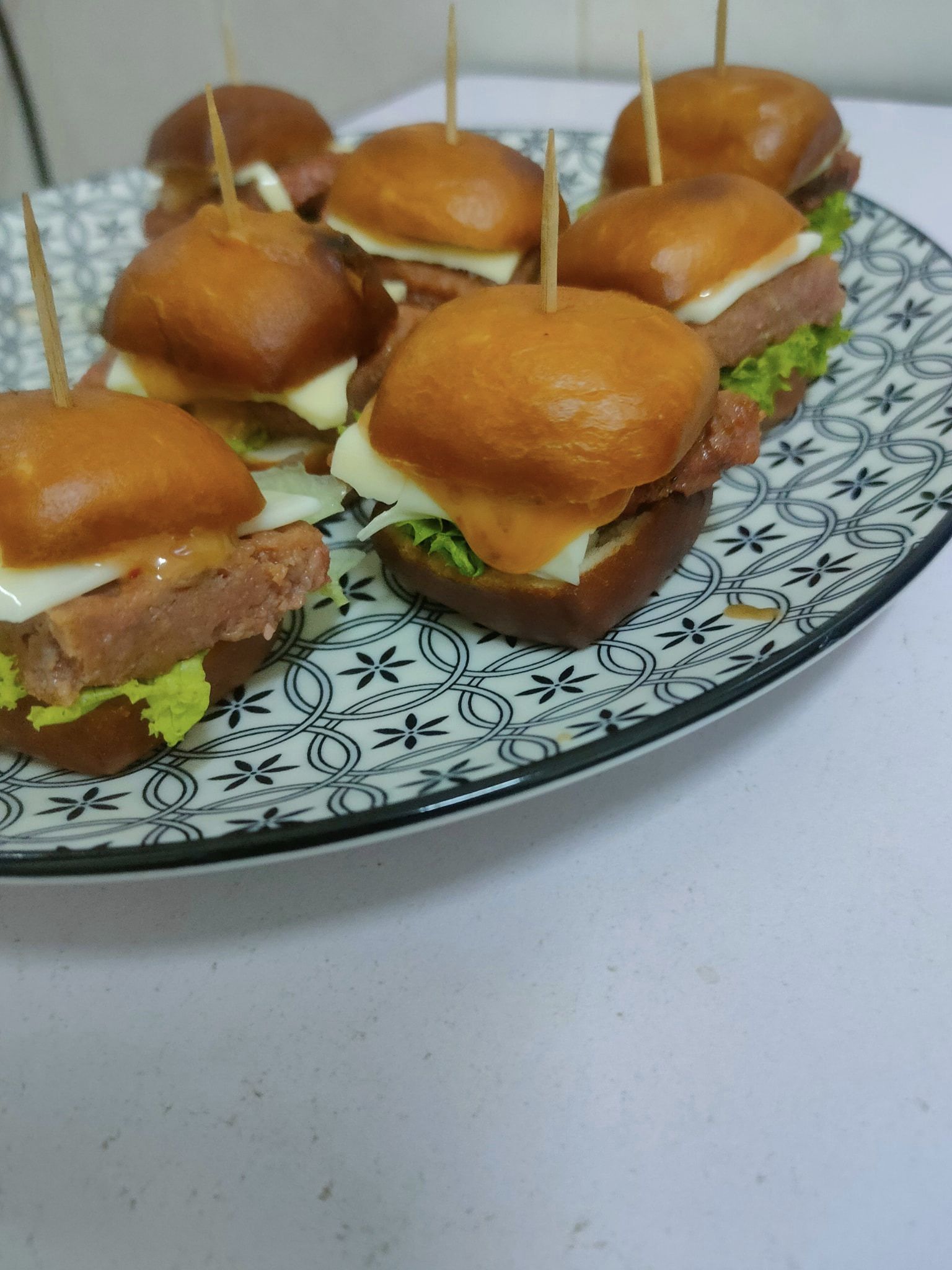 Mini Burger Bersama Sos Istimewa