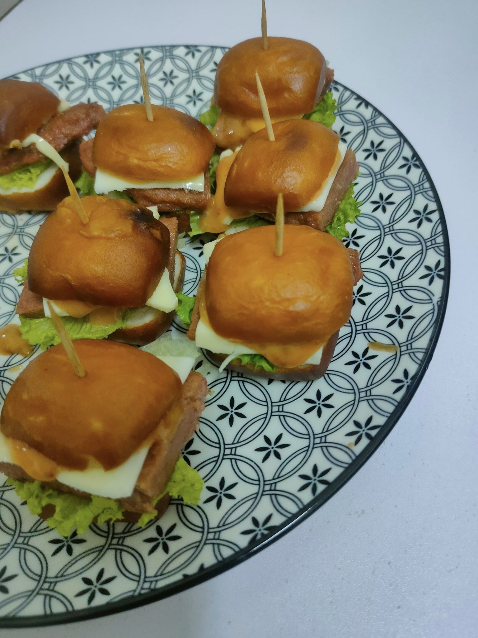 Mini Burger Bersama Sos Istimewa