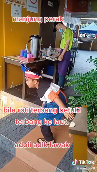 Aksi Masa Menebar Roti