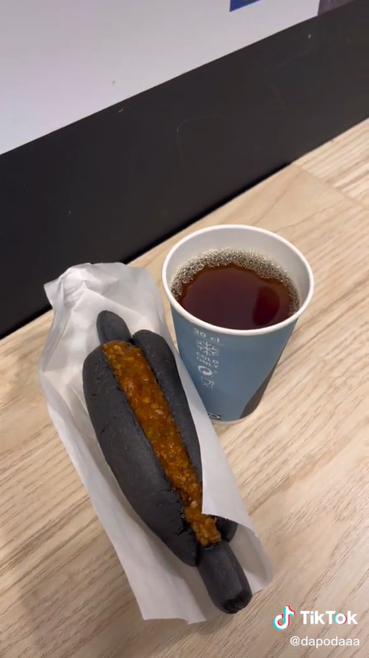 IKEA Kembalikan Charcoal Hot Dog