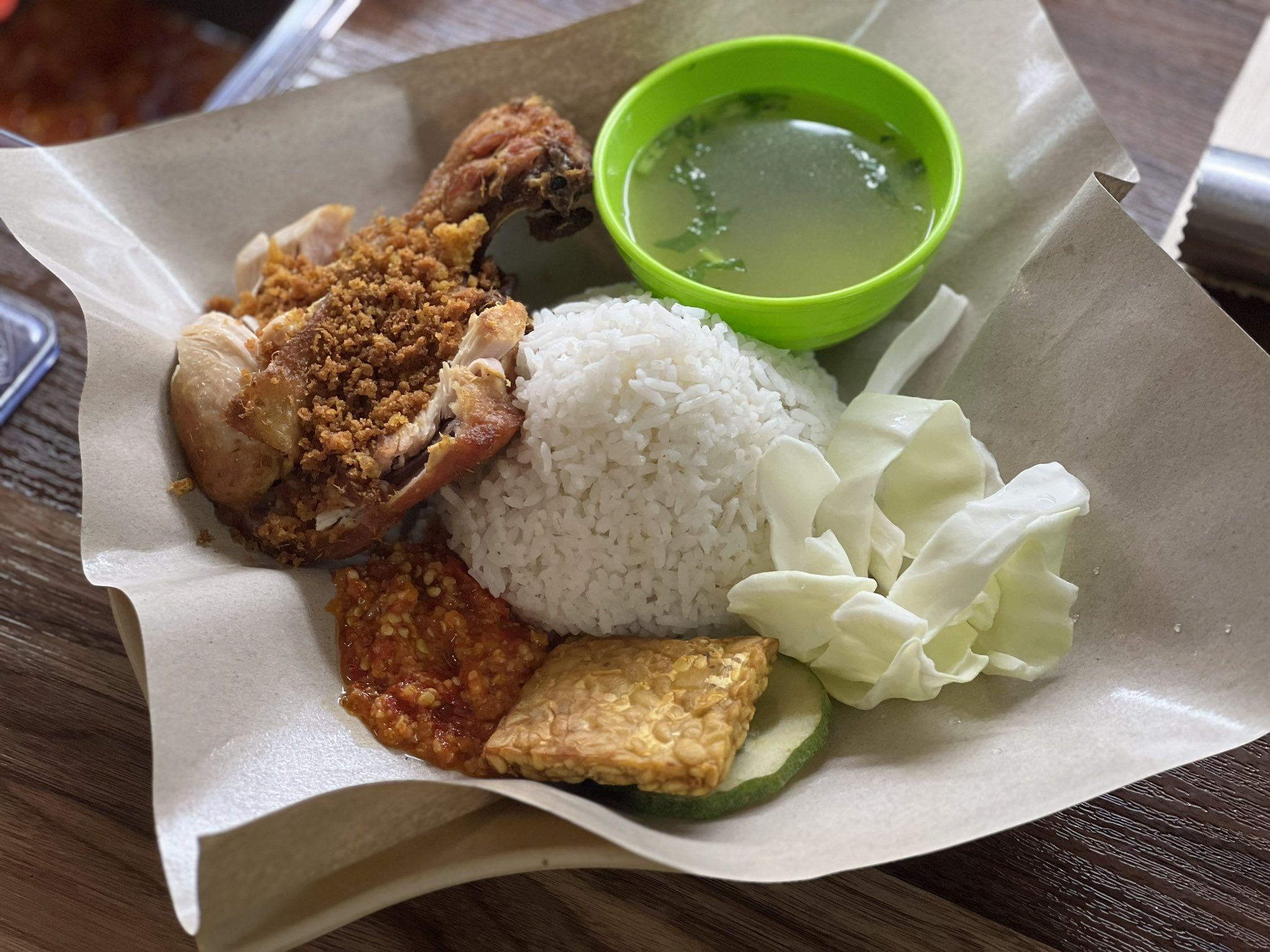 peniaga nasi ayam