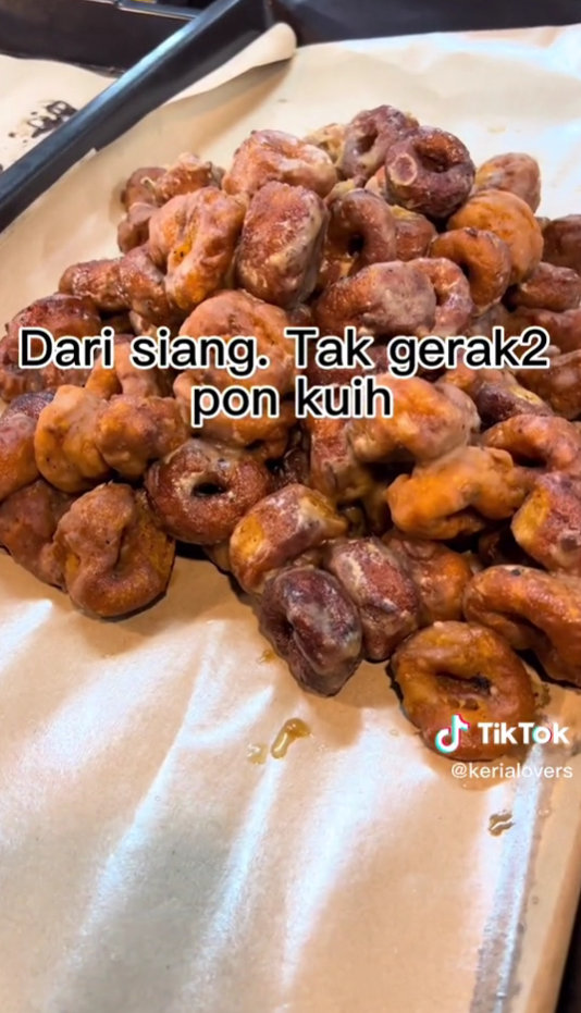 "Buat 35 Kg, Tak Habis 30 Kg..", Peniaga Terpaksa Buang Barang Jualan Demi Jaga Kualiti, Tak Dapat Sambutan Akibat Lambakan Event Lain