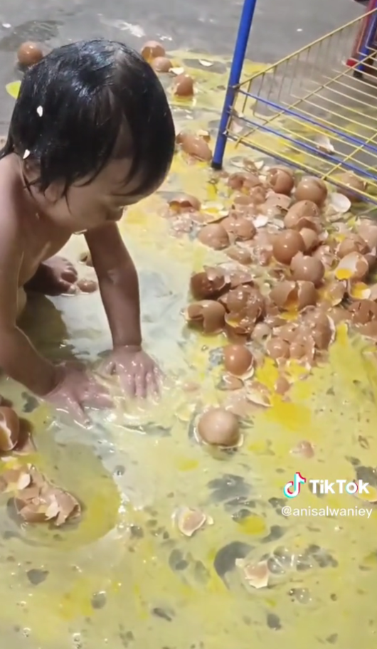 anak dah mandi telur