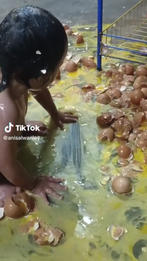 anak dah mandi telur