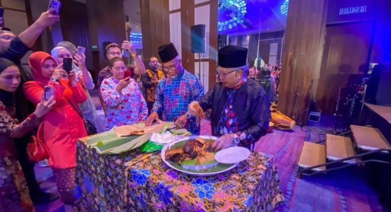 Nasi Ambeng makanan warisan negeri Selangor