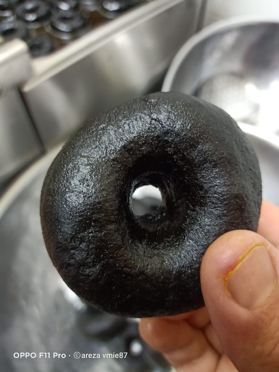 donat dark chocolate charcoal