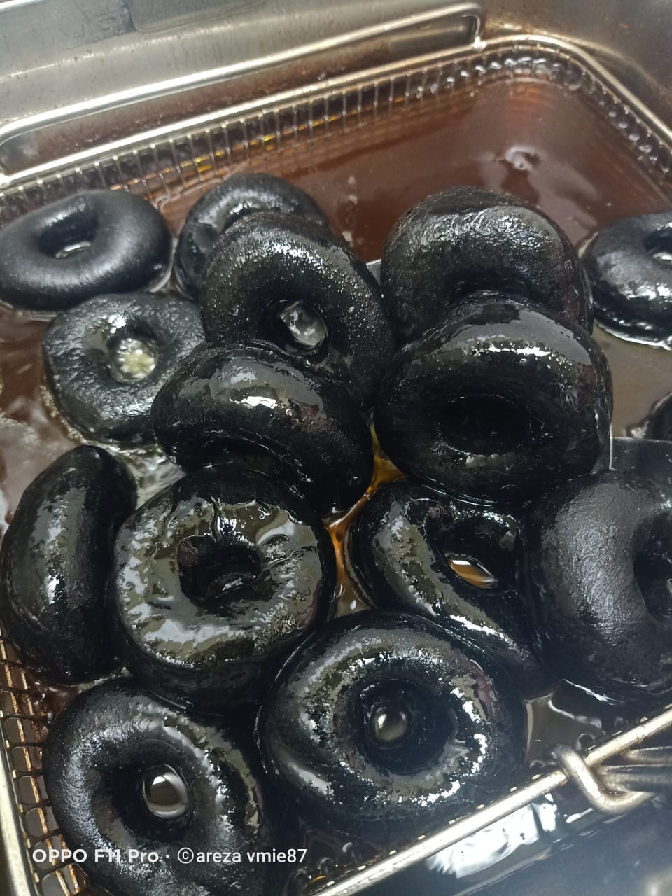 donat dark chocolate charcoal