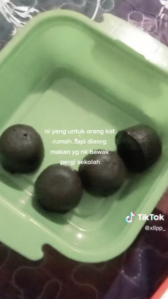 Penat Buat Kek Untuk Bekal Sekolah