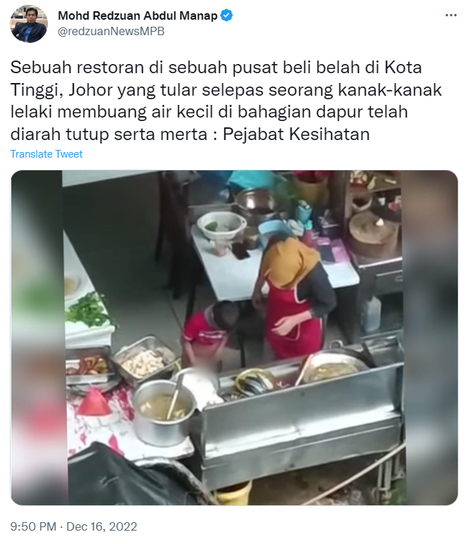 anak kencing di dapur