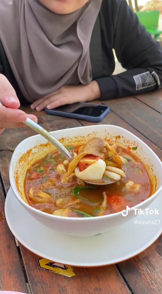 tomyam Malaysia penuh serai