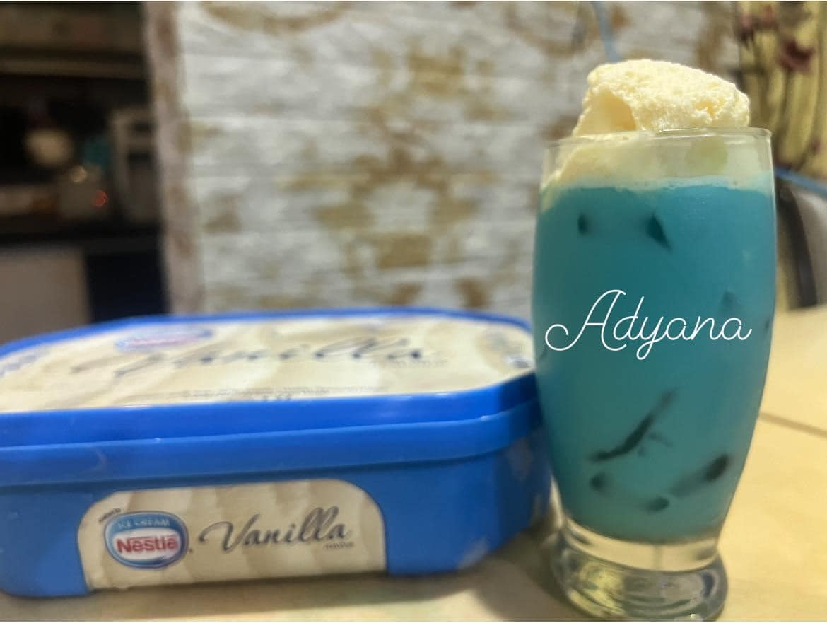 Vanilla Blue With Ice Cream