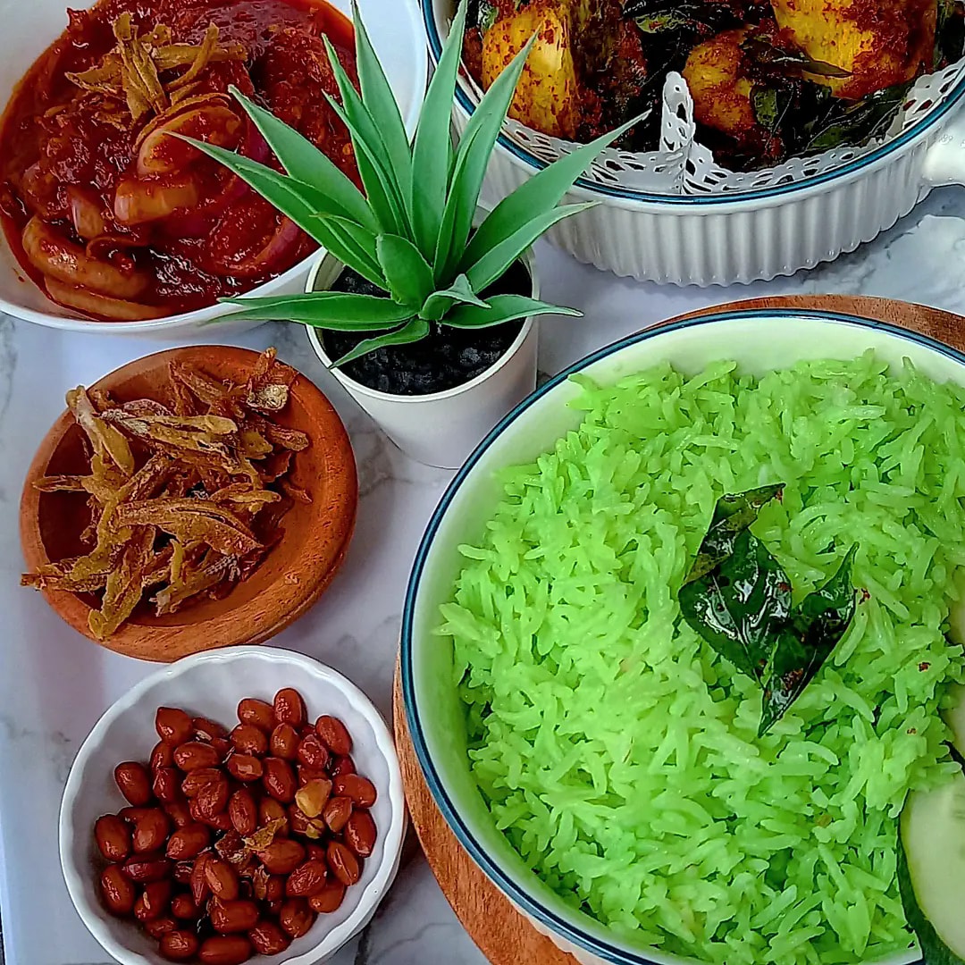 Nasi Lemak Hijau Pandan Ayam Berempah