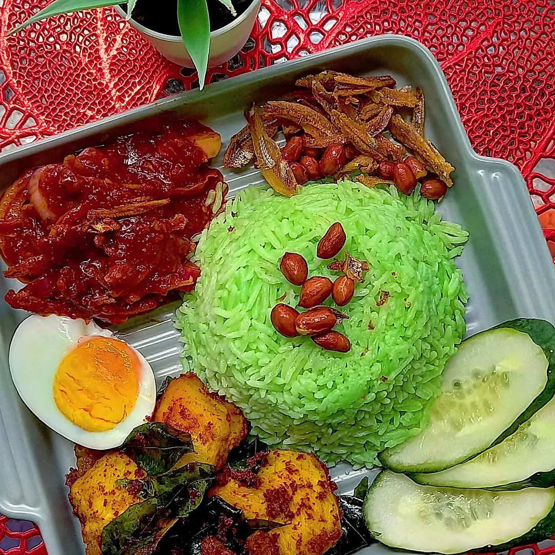 Nasi Lemak Hijau Pandan Ayam Berempah