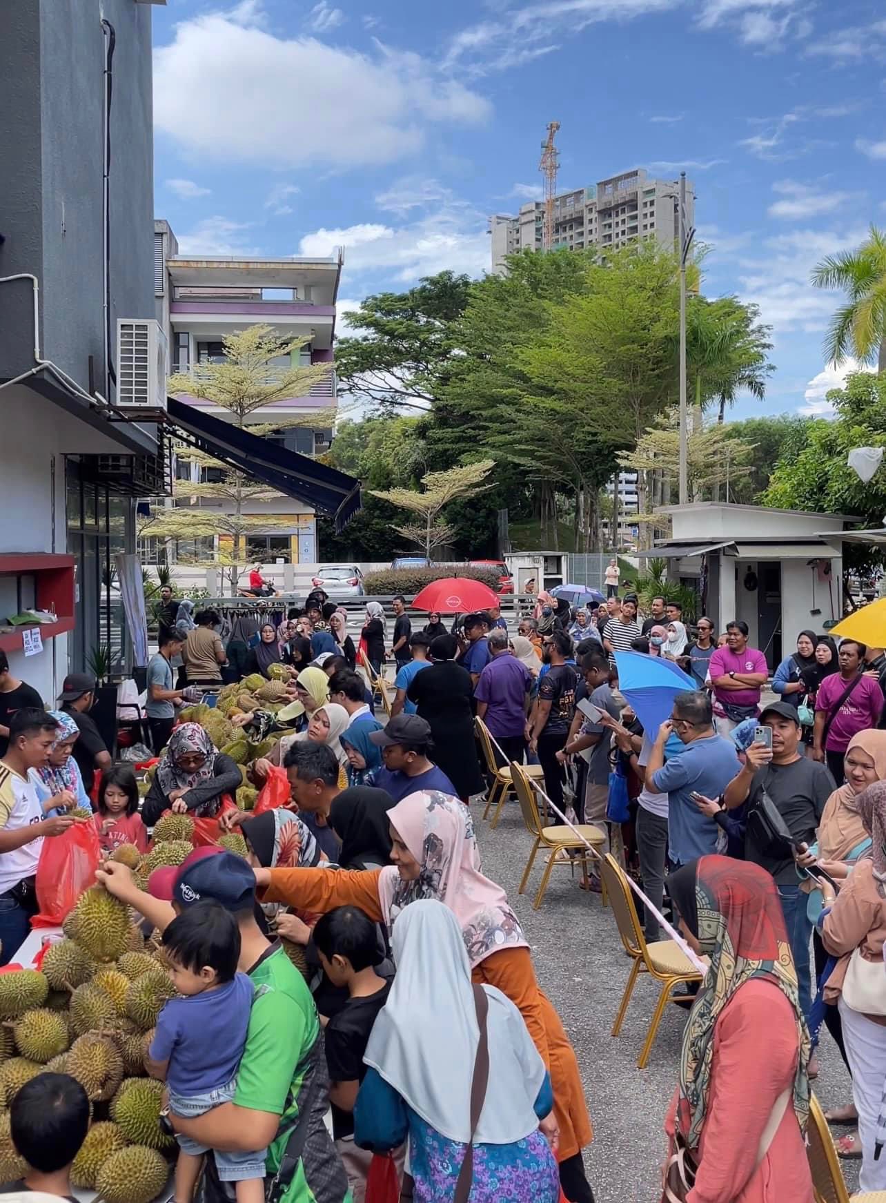 Datuk Aliff Syukri jual durian