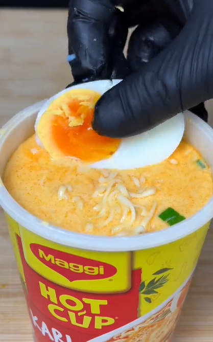 Maggi Kari Hot Cup Cheese Lebih