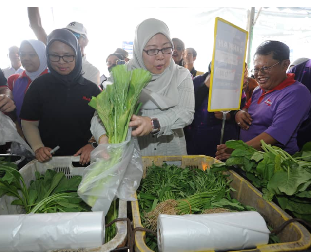 peniaga makanan laut