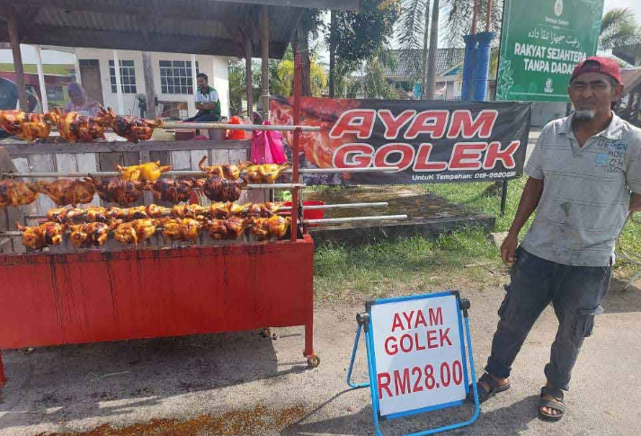 peniaga ayam golek