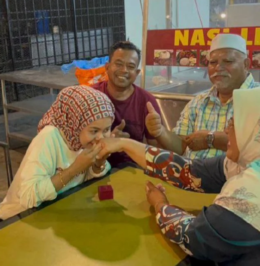 majlis merisik di kedai makan